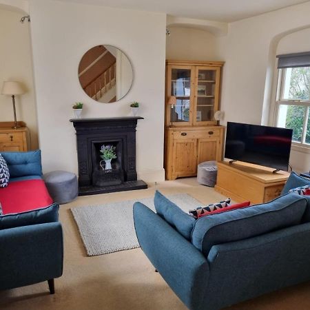 Stunning & Spacious House In Central Tenby Exterior photo
