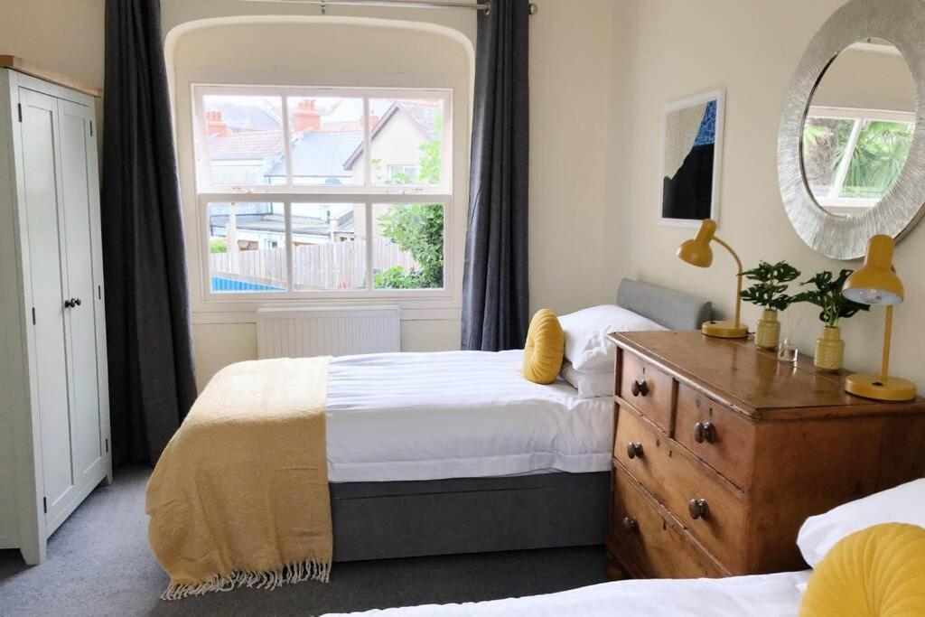 Stunning & Spacious House In Central Tenby Exterior photo