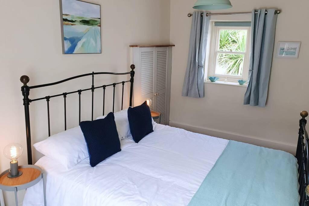 Stunning & Spacious House In Central Tenby Exterior photo
