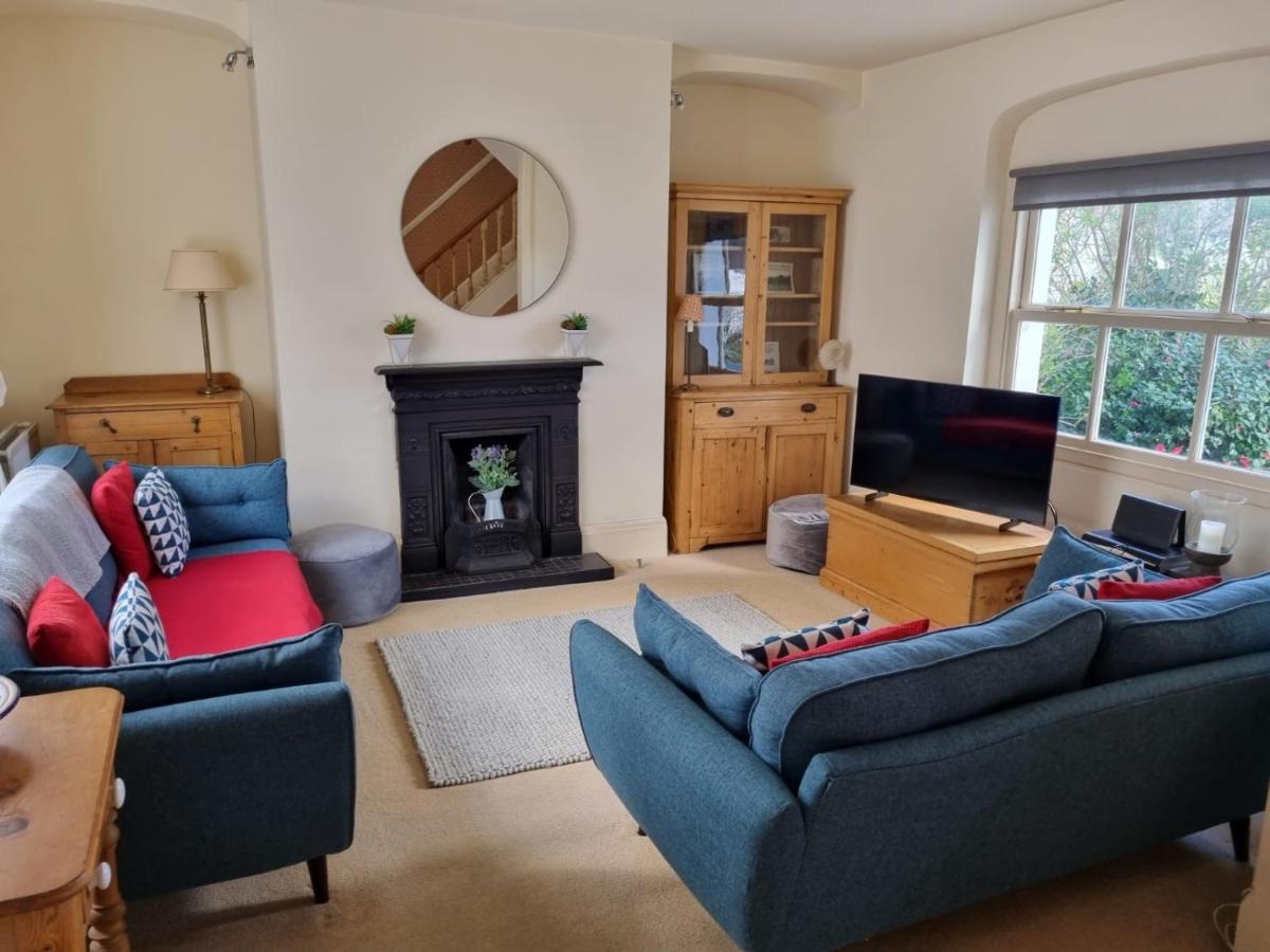 Stunning & Spacious House In Central Tenby Exterior photo